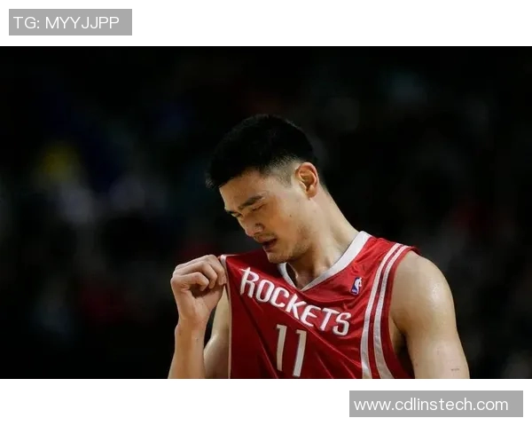 姚明通过刻苦训练与不懈努力成就篮球传奇人生