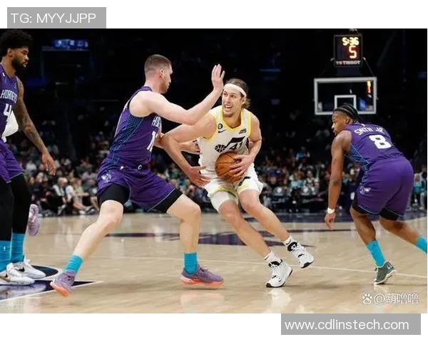 爵士队内部关系紧绷，球队走进困境